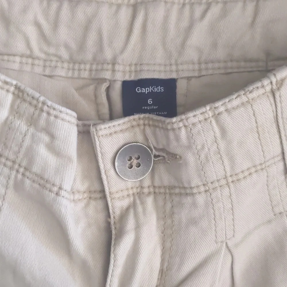 Gapkids size 6 girls khaki shorts